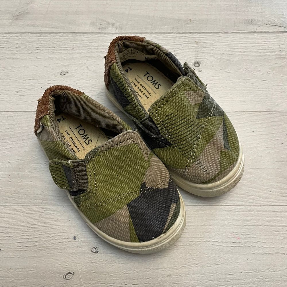 TOMS baby shoes‎ toddler 4